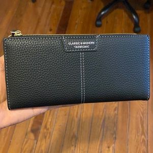 Black & Gold leather wallet great for everyday use.